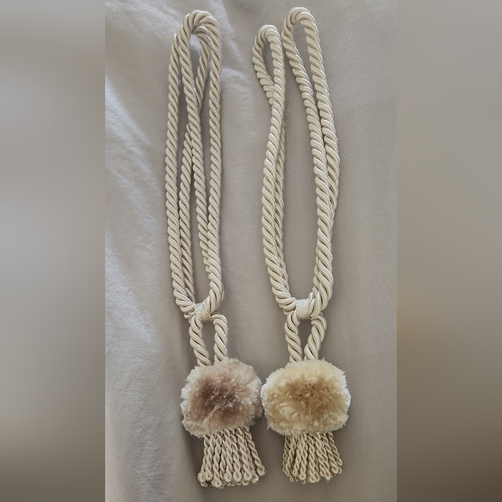 2 Pack Drapery Tieback with Tassels